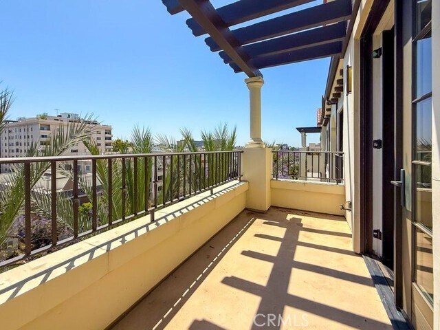 Building Photo - 443 N Palm Dr