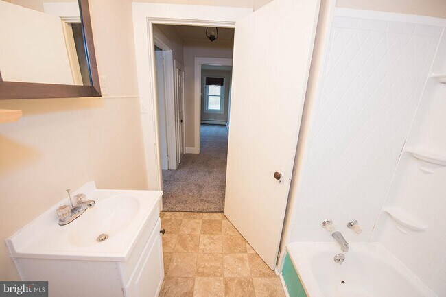 Building Photo - 1226 Pemberton Dr