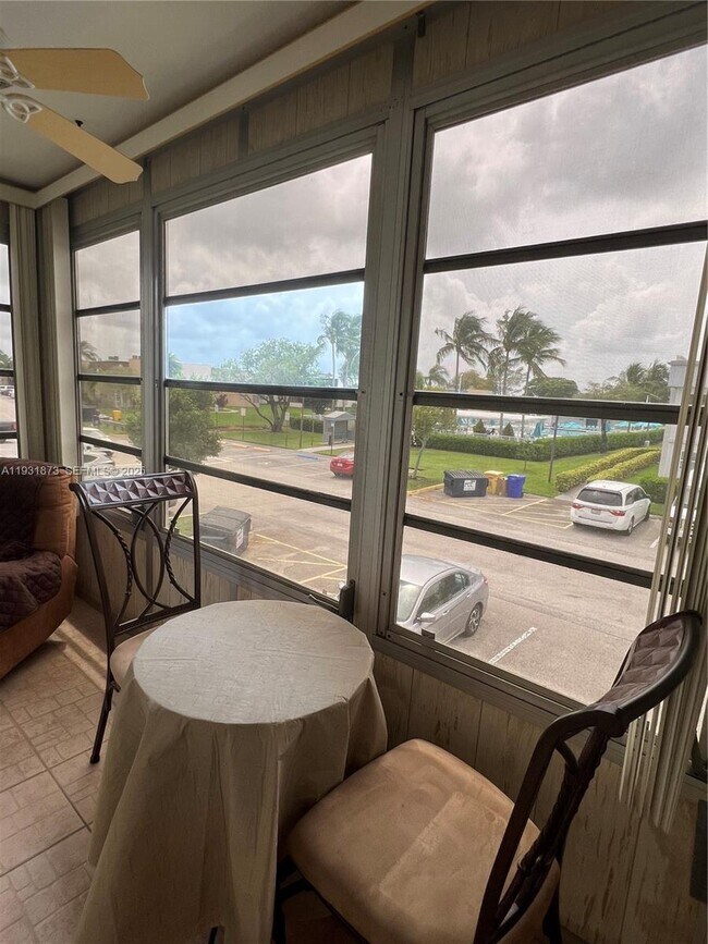 Building Photo - 720 Burgundy L