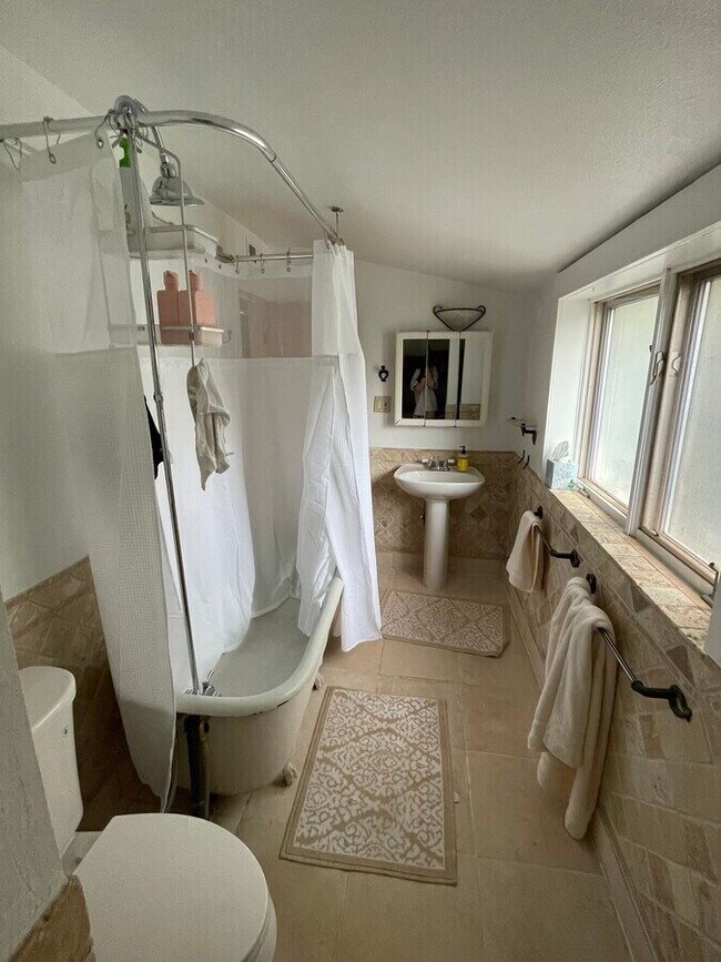 Building Photo - "House on The Hill, Updated and Renovated, Private Fenced Yard – 9th and University!"