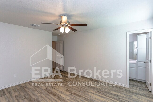 Building Photo - 205 Dolphin Dr