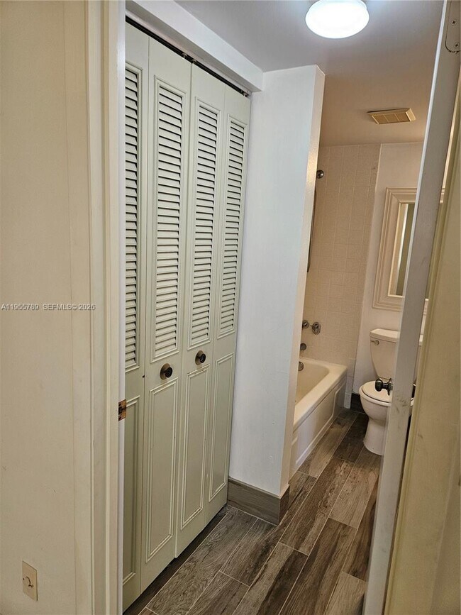 Building Photo - 441 Pine Glen Ln