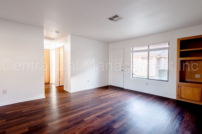 Building Photo - 8400 Laborough Dr