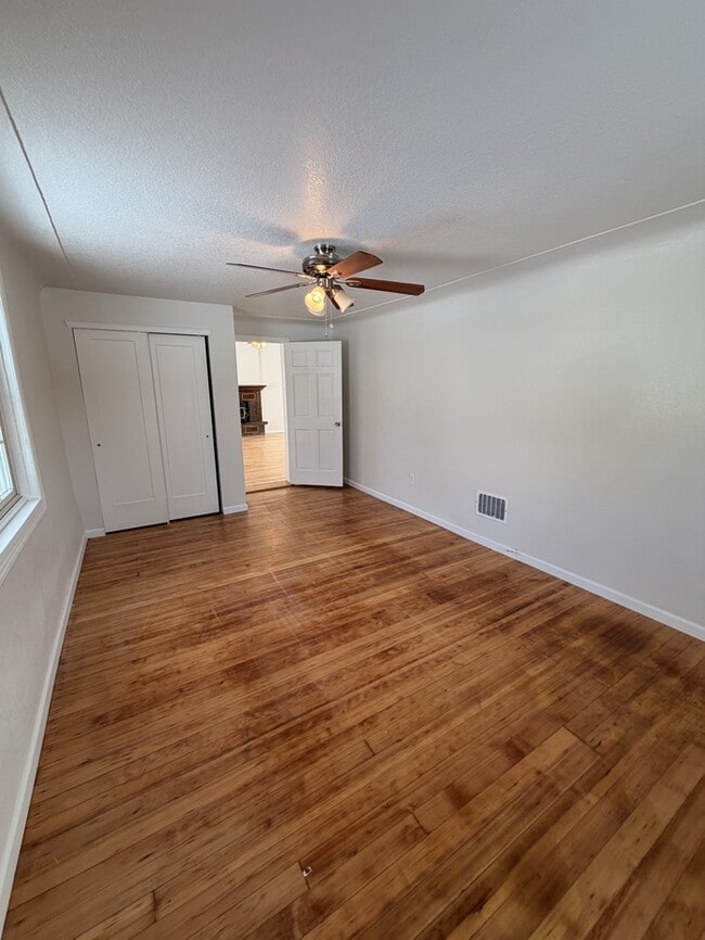 Building Photo - 105 S Kendall St