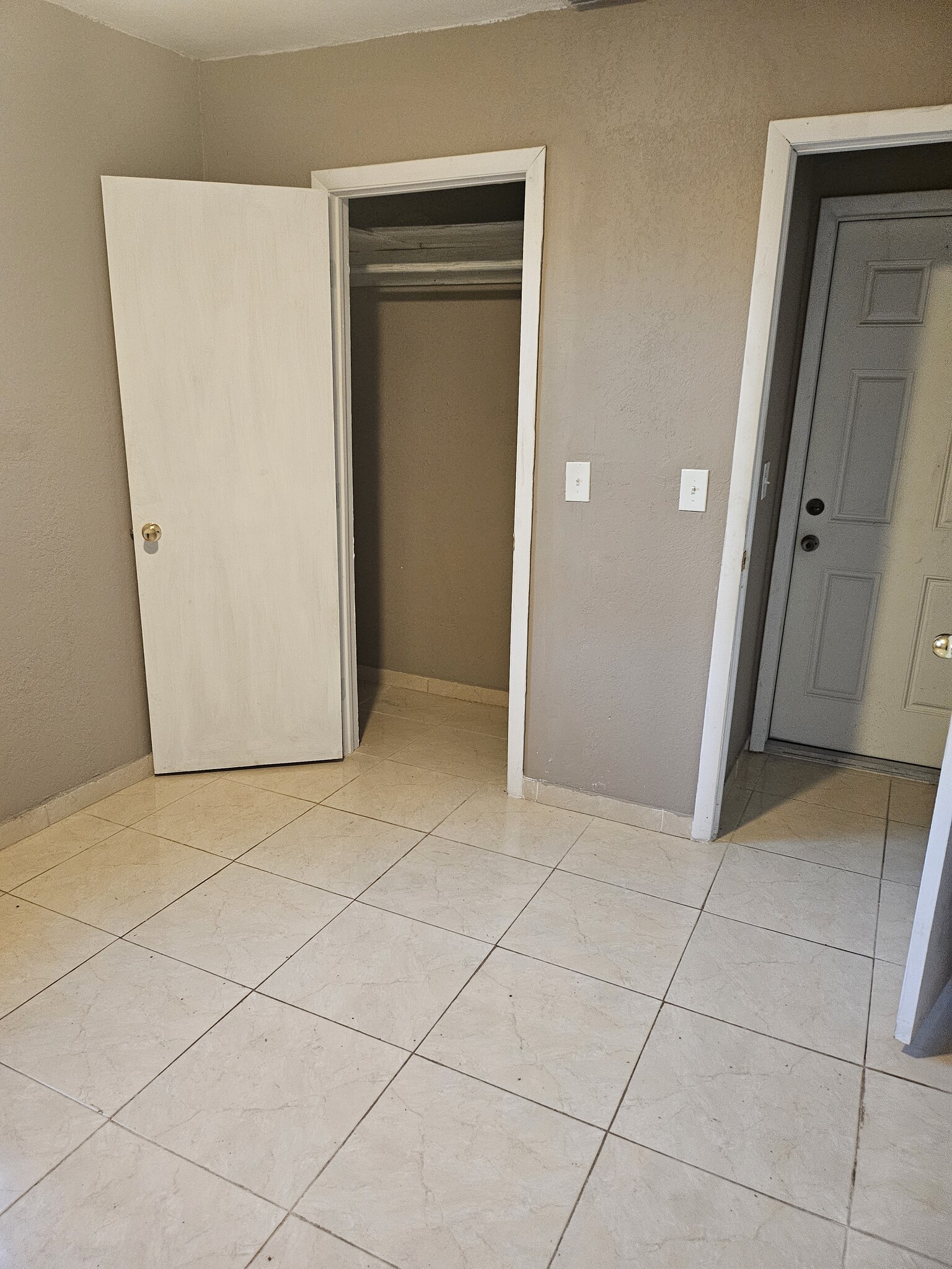 Building Photo - 826 NW 75th St