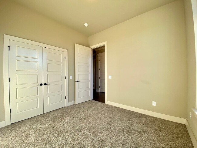 Building Photo - 2011 Allora Ct