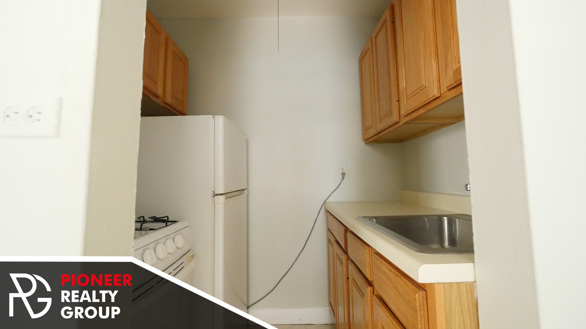 Building Photo - 429 W Roscoe St