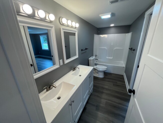 Building Photo - 2442 Old Harrisburg Rd