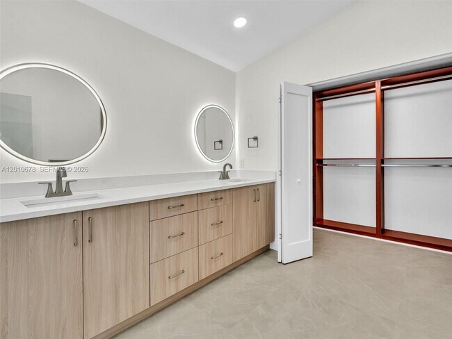 Building Photo - 3863 SW 53rd Pl