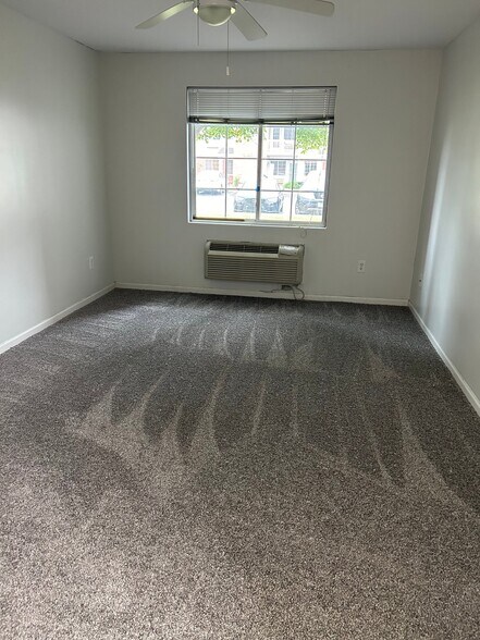 Building Photo - 132 Bertram Dr
