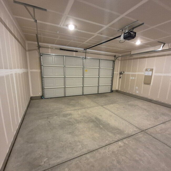 Building Photo - Brand New 5 Bedroom Home in Rancho Cordova