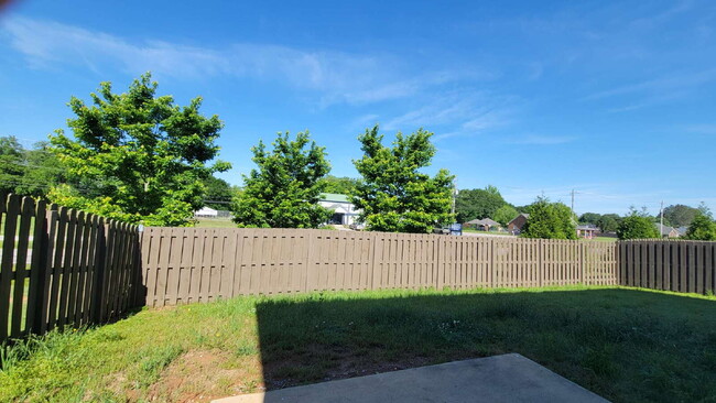Building Photo - "Spacious 4-Bedroom Retreat with Modern Gr...