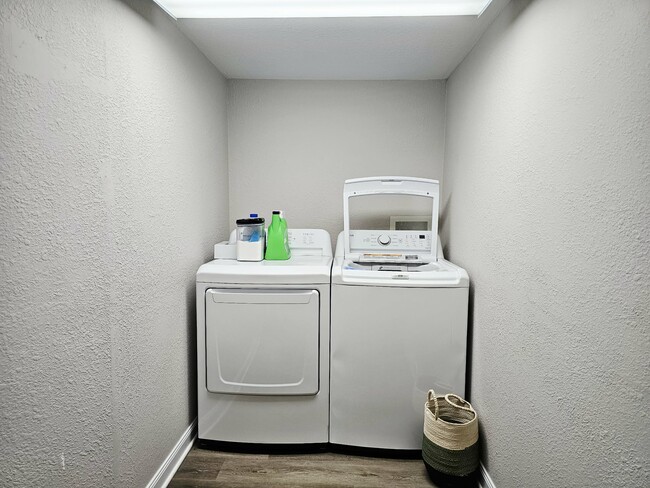 Building Photo - 6810 Shore View