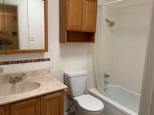 Building Photo - 12809 Mountain View Ave NE