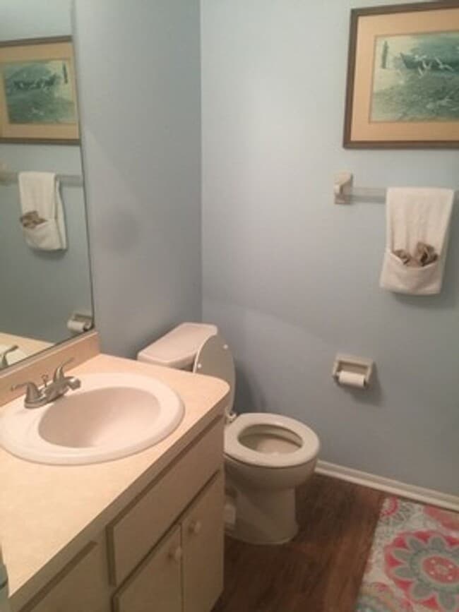 Building Photo - 1/1 furnished annual in downtown PG
