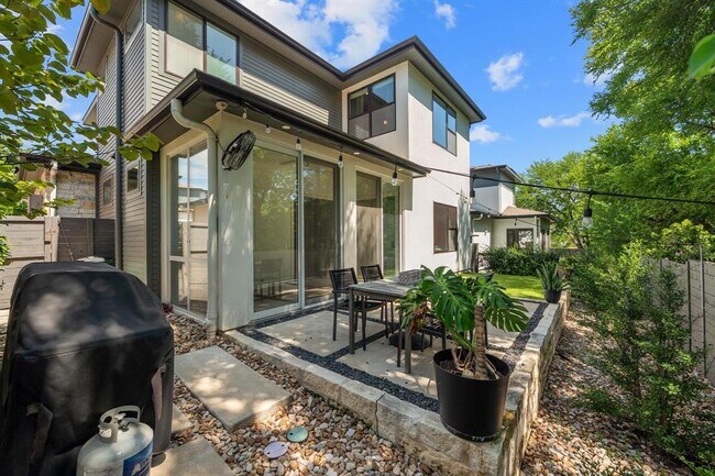 Building Photo - 1303 Azie Morton Rd