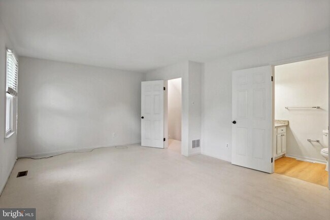 Building Photo - 3202 Eaton Ct