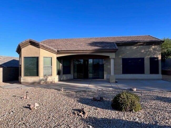 Building Photo - 3 Bed 2 Bath Golf Gated Community Pet Friendly,Boat Garage. Bullhead Parkway