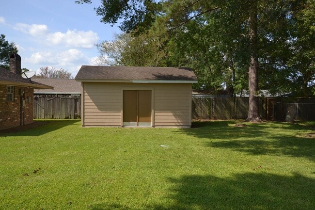 Building Photo - Must See!  Beautifully remodeled 3 bedroom, 2 bath home in Park Forest - Oakcrest Subdv