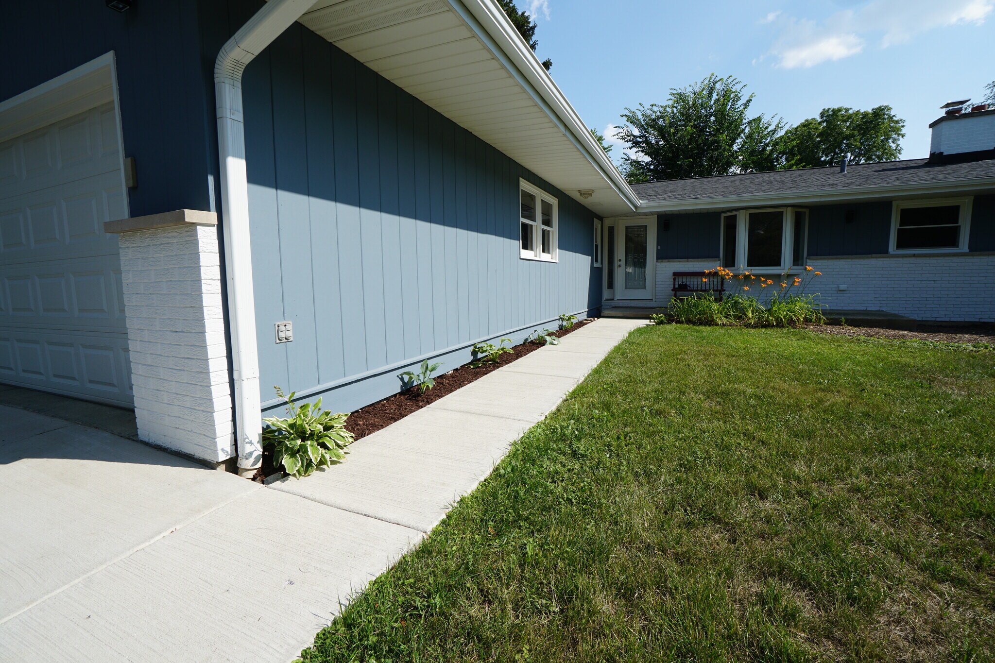 Building Photo - 28W383 Behrs Circle Dr S