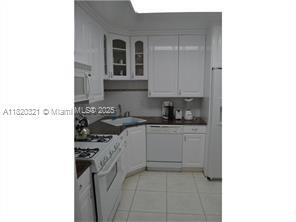 Building Photo - 2030 S Ocean Dr