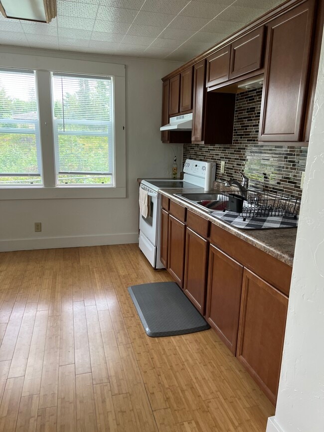 Building Photo - 401 Hemlock St