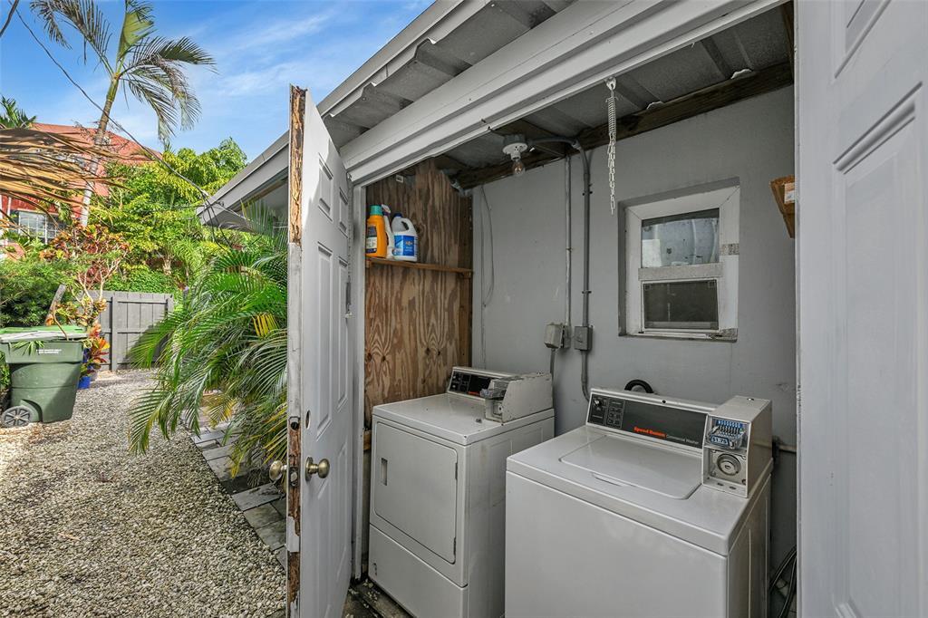 Building Photo - 1021 NE 2nd St