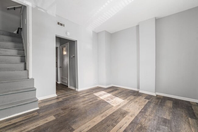Building Photo - Updated 2BR in the Heart of Lancaster n