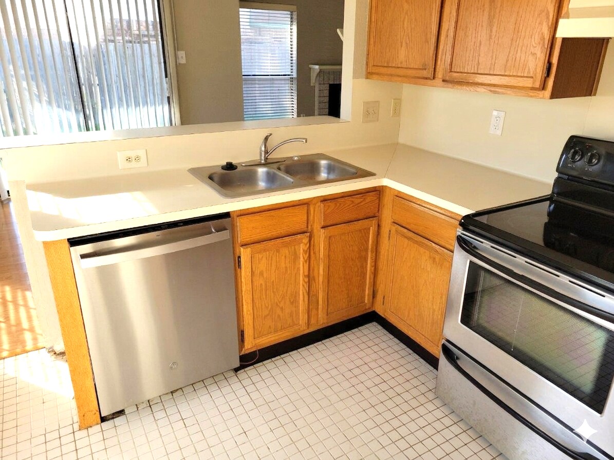 Building Photo - 6301 Fairlane Dr