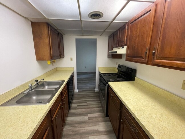 Building Photo - 1700 Taft Pl