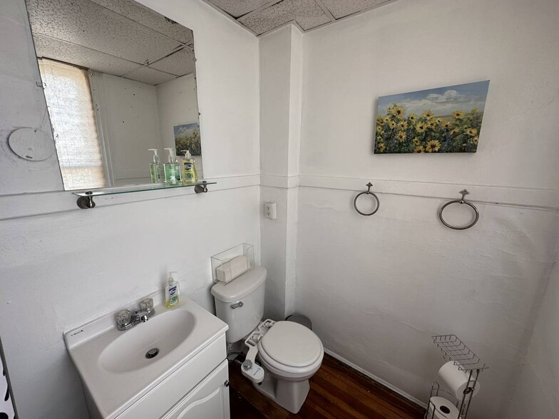 Building Photo - 846 W 36th St