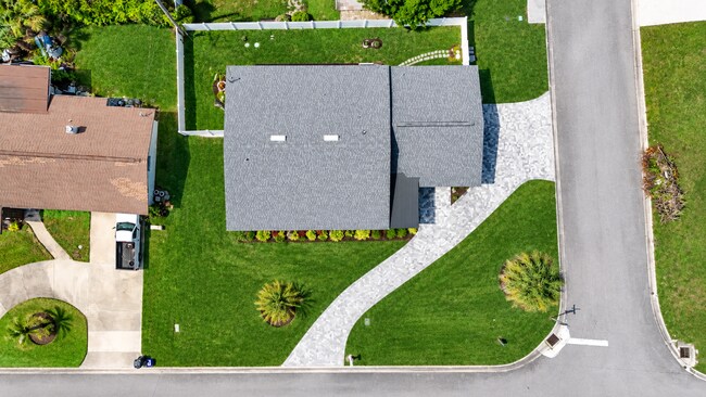Building Photo - 115 Country Club Dr
