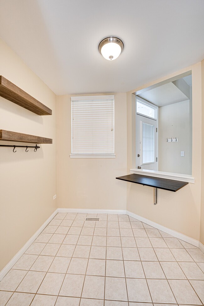 Building Photo - 2855 Vernal Ln