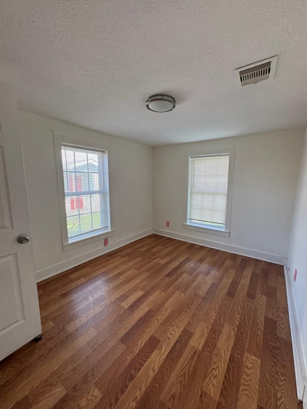 Building Photo - 4504 Hershe St