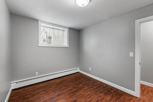 Building Photo - Spacious 1BR/1Bath apartment available Now!