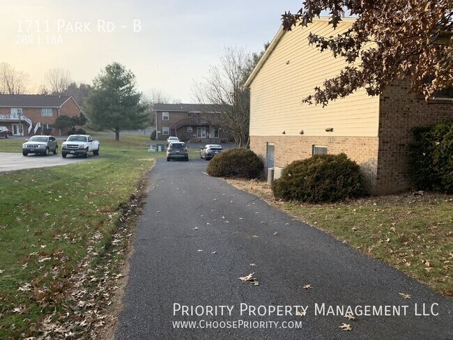 Building Photo - 1711 Park Rd