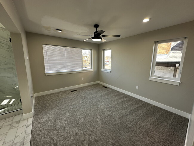 Building Photo - "Spacious & Stylish Duplex Oasis: 2 Bed, 2...