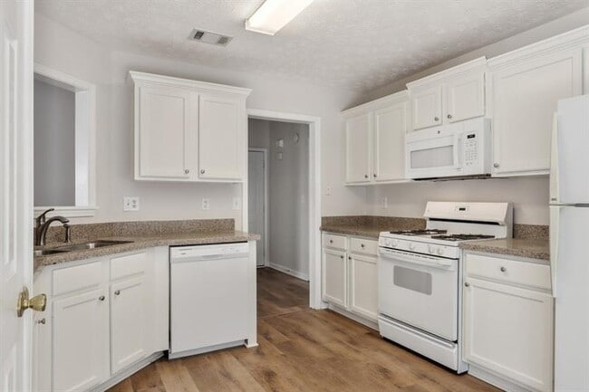 Building Photo - 2295 Winthrope Way Dr