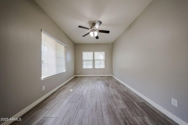 Building Photo - 2736 E Mews Rd