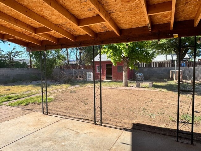 Building Photo - Lovely 3 bedroom 2 bath home. Must see