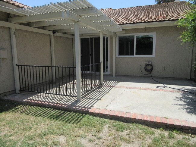 Building Photo - Beautiful updated 1-story home in Northridge