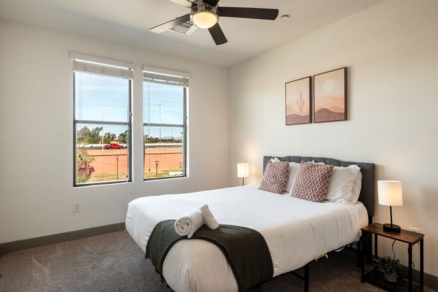 Building Photo - 555 N College Ave