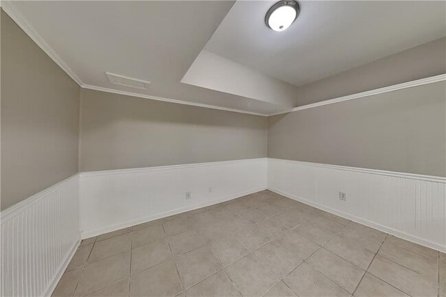 Building Photo - 355 Elbe Dr