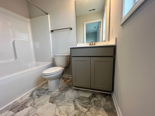 Building Photo - Move-In Special: Save $500 on Your First Month’s Rent- 2 Bedroom Townhome!