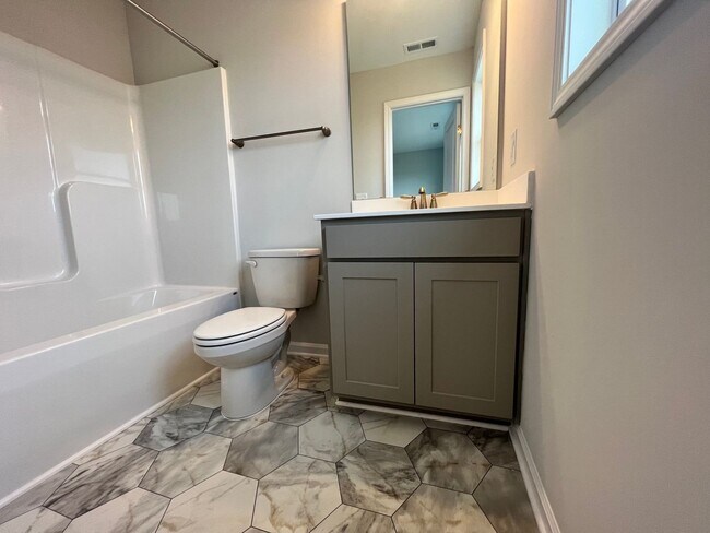 Building Photo - Move-In Special: Save $500 on Your First Month’s Rent!  2 Bedroom Townhome in Smithfield!