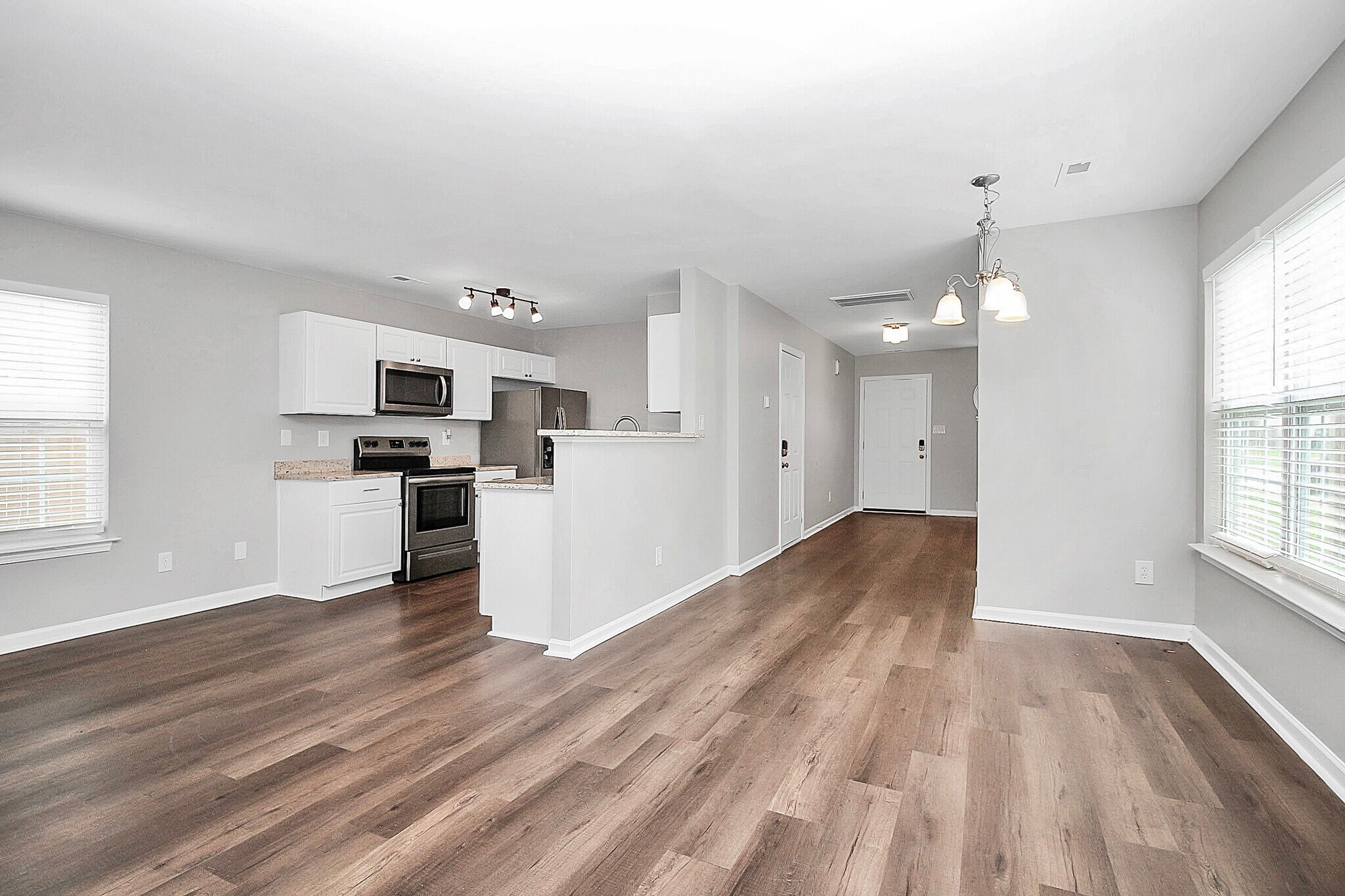 Building Photo - 3530 Crestridge Dr