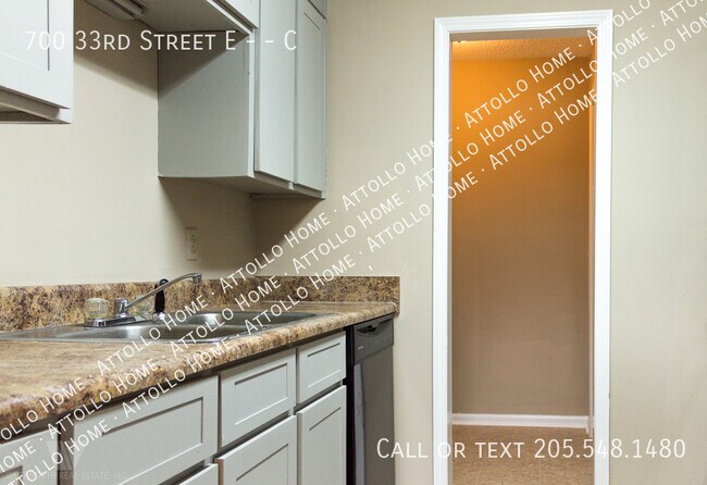 Building Photo - 700 E 33rd St