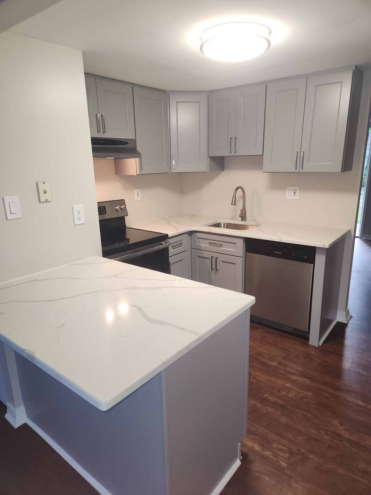 Building Photo - 1025 Oaklyn Ct