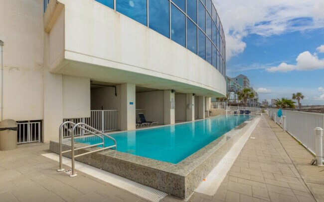 Building Photo - 521 W Beach Blvd