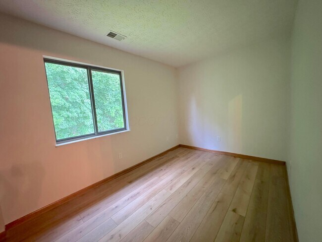 Building Photo - 564 Glenside Ln